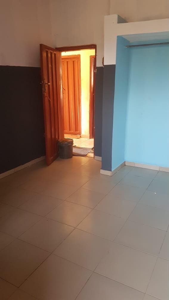 Glorious: Room entrance & wardrobe